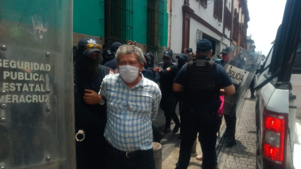 Detienen a taxistas que protestaban