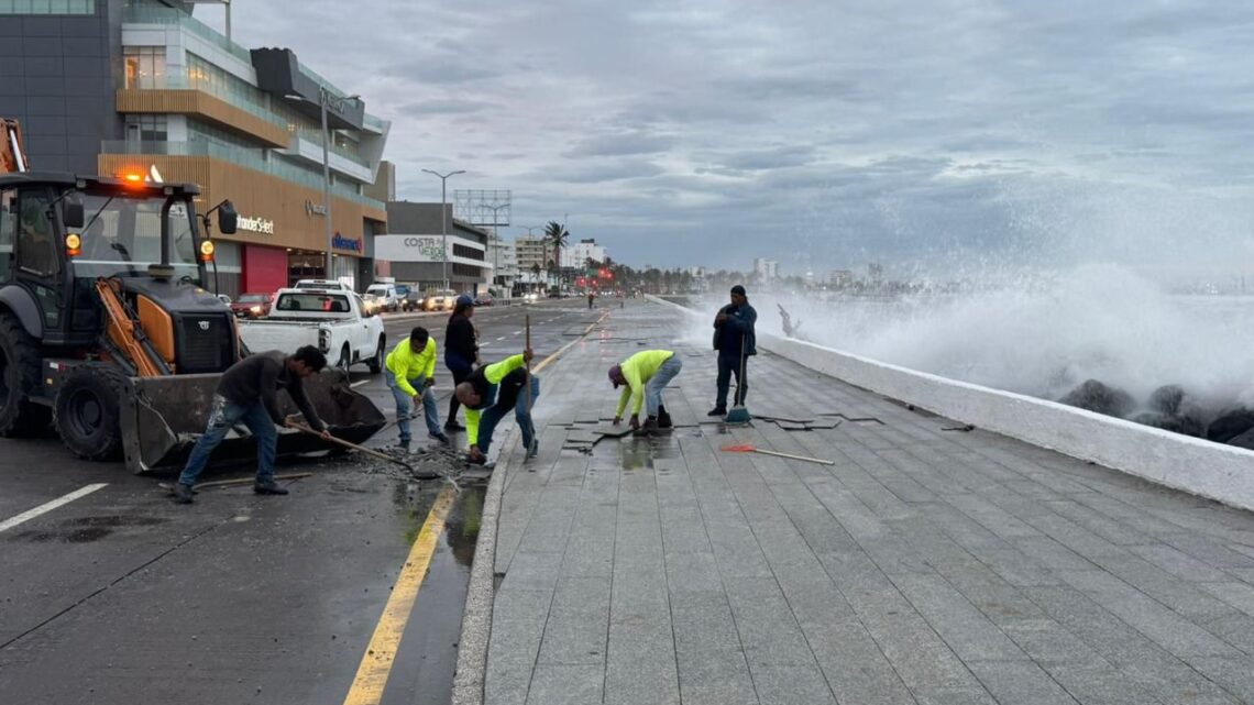 Boca del Río atiende 64 reportes por temporal
