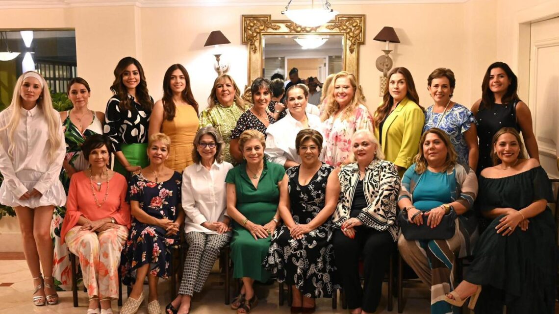 Rosa María se reúne con ex reinas del Carnaval