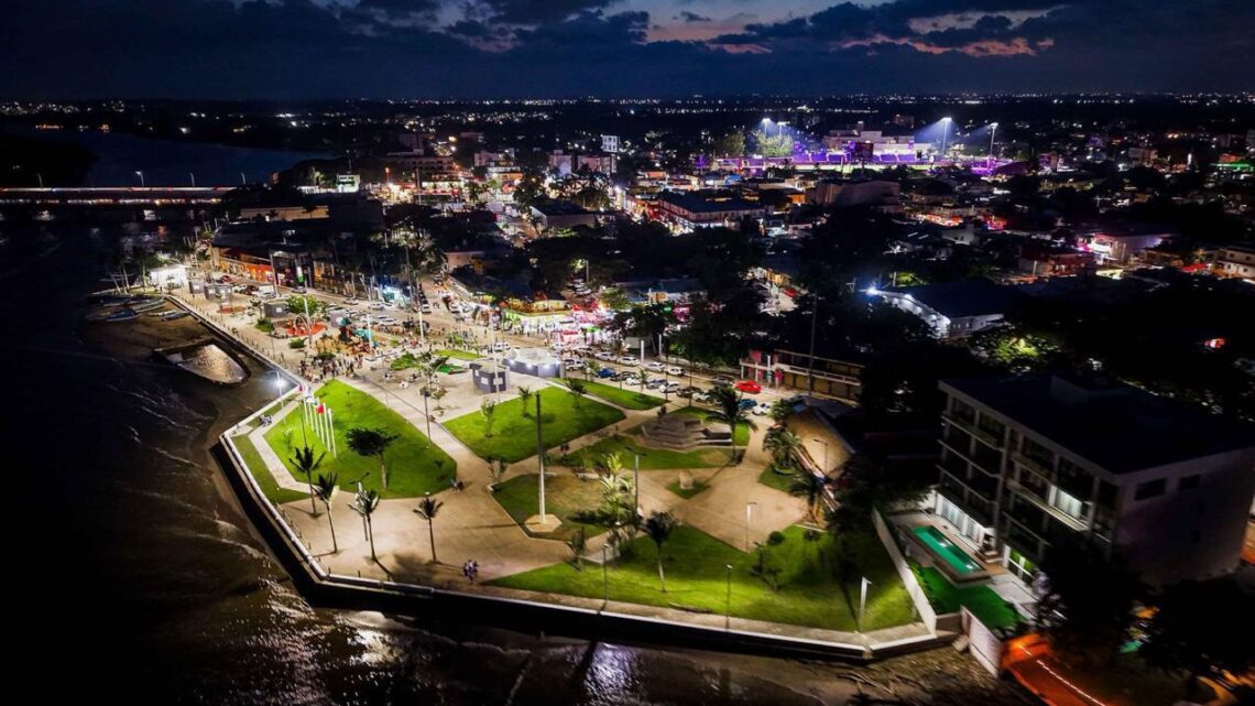 Reinauguran Plaza Banderas y develan estatua del Niño Pescador