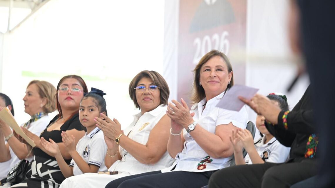 Entrega de becas “Rita Cetina” fortalece bienestar y educación de familias de la ciudad de Veracruz